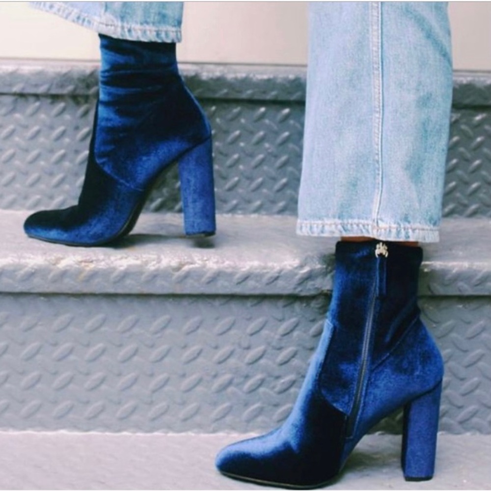 🌟🌟 Steve Madden Edit Royal Blue Navy Velvet Booties Size 7